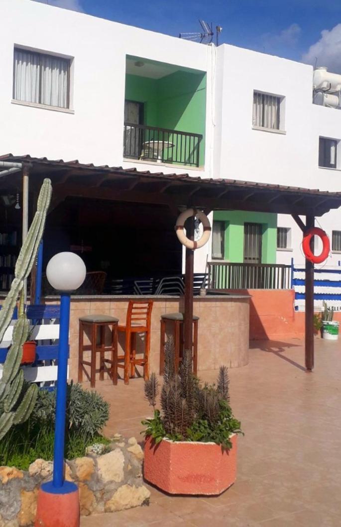 King Philips Apartment Paphos Luaran gambar